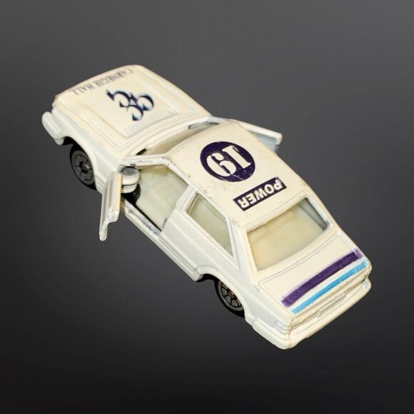 Unbranded Diecast Tomica Audi 5000T White Carnegie Hall1/64 Scale - Picture 8 of 9